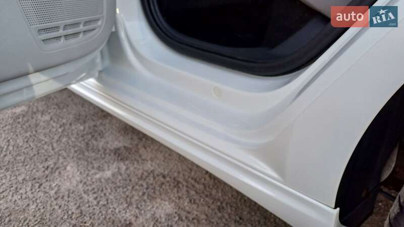 Хэтчбек Volkswagen e-Up 2013 в Звягеле фото 43 Хэтчбек Volkswagen e-Up 2013 в Звягеле