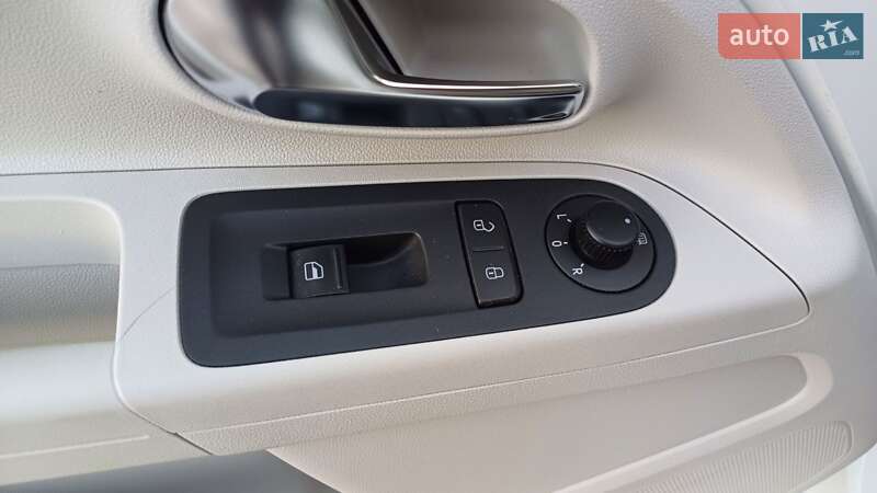 Хэтчбек Volkswagen e-Up 2013 в Звягеле фото 41 Хэтчбек Volkswagen e-Up 2013 в Звягеле
