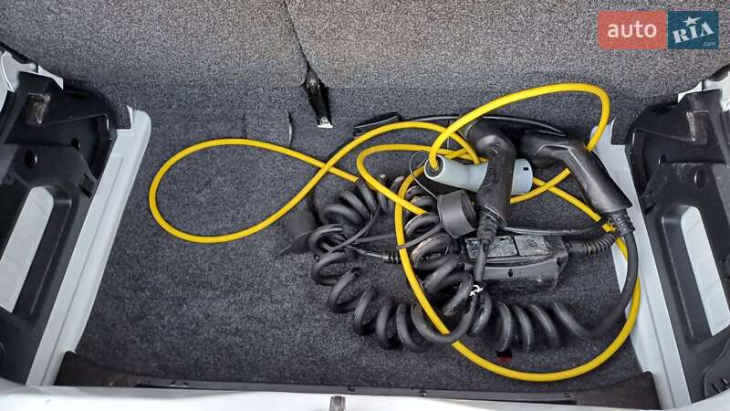 Хэтчбек Volkswagen e-Up 2013 в Звягеле фото 49 Хэтчбек Volkswagen e-Up 2013 в Звягеле