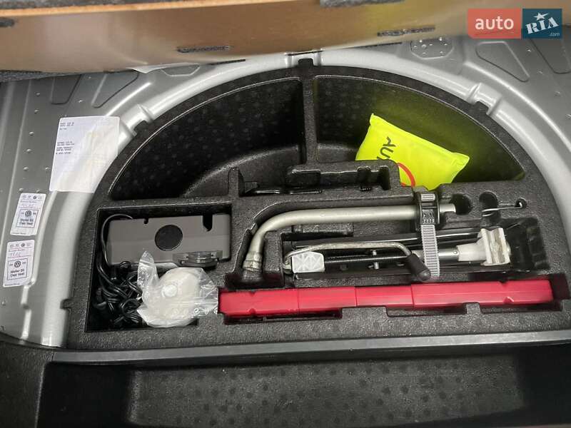 Хетчбек Volkswagen e-Up 2014 в Дніпрі