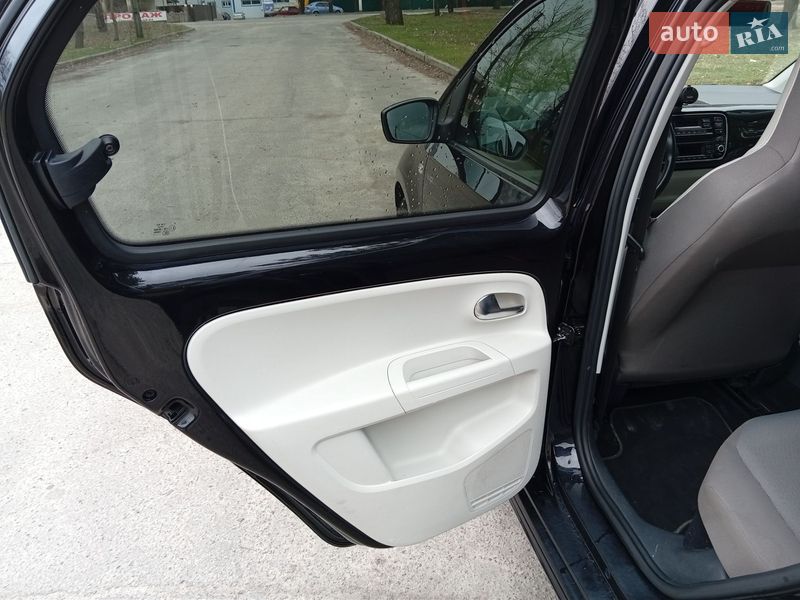 Хэтчбек Volkswagen e-Up 2014 в Горишних Плавнях