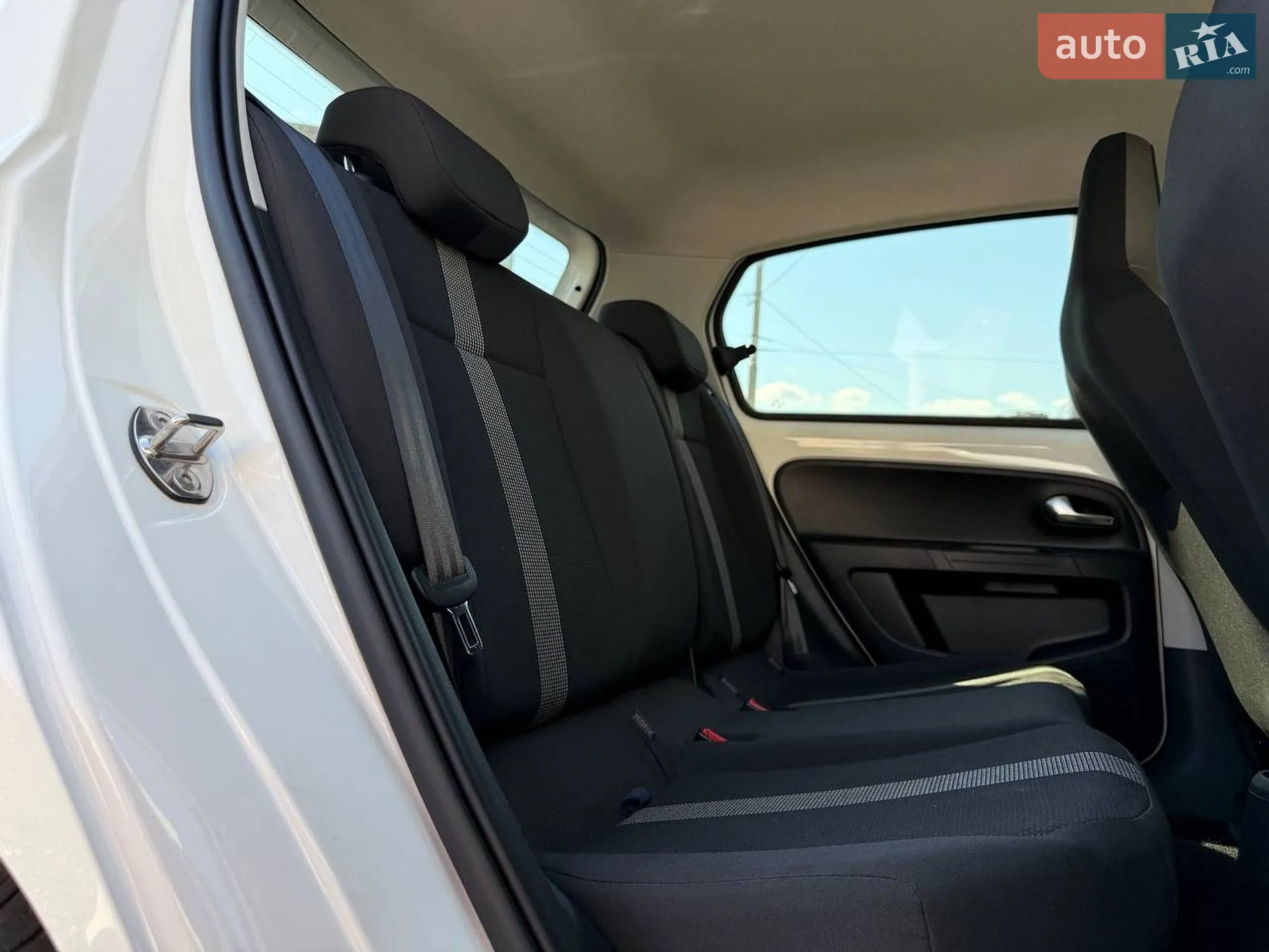 2017 Volkswagen up! - мініатюра 11