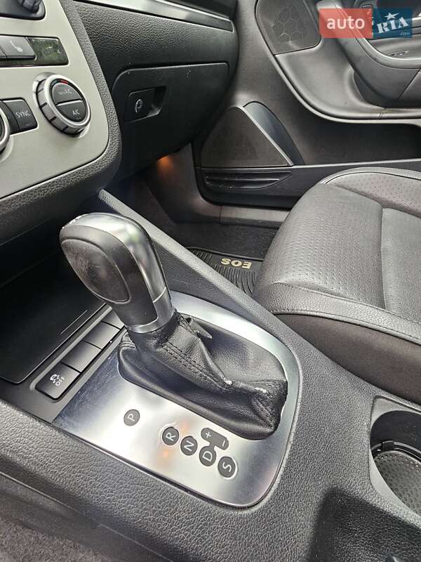 Кабриолет Volkswagen Eos 2012 в Киеве