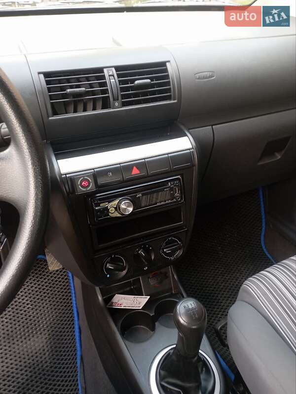 Хэтчбек Volkswagen Fox 2010 в Ровно