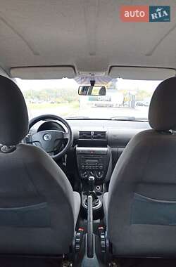 Хэтчбек Volkswagen Fox 2011 в  фото 10 Хэтчбек Volkswagen Fox 2011 в