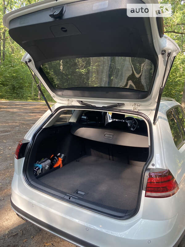Универсал Volkswagen Golf Alltrack 2018 в Житомире
