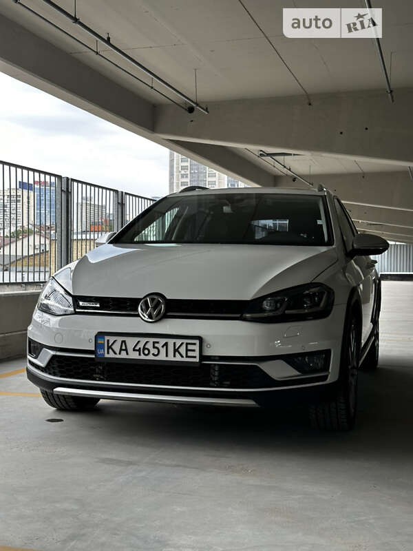 Універсал Volkswagen Golf Alltrack 2019 в Києві