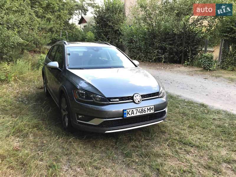 Універсал Volkswagen Golf Alltrack 2017 в Києві