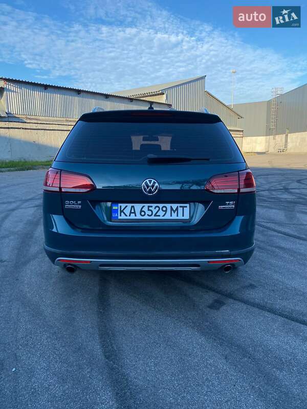 Универсал Volkswagen Golf Alltrack 2017 в Киеве