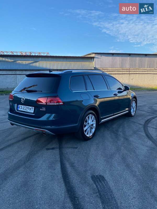 Универсал Volkswagen Golf Alltrack 2017 в Киеве