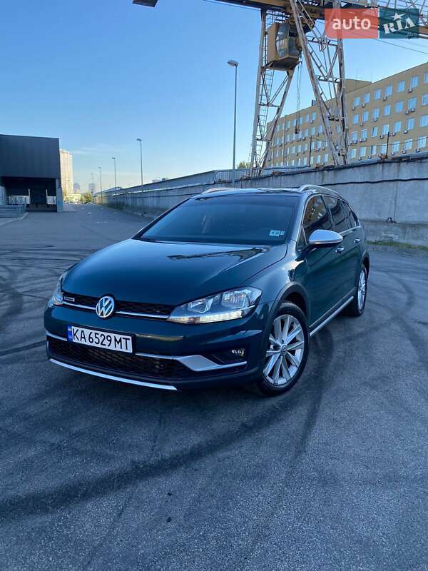 Универсал Volkswagen Golf Alltrack 2017 в Киеве