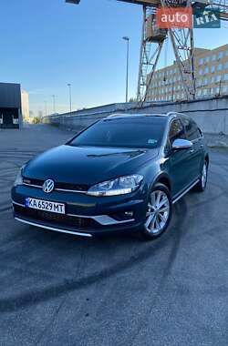 Універсал Volkswagen Golf Alltrack 2017 в Києві