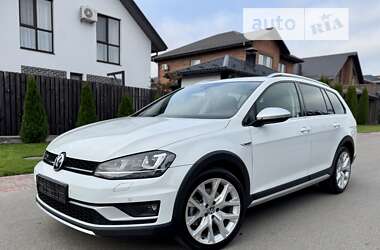 Універсал Volkswagen Golf Alltrack 2016 в Києві