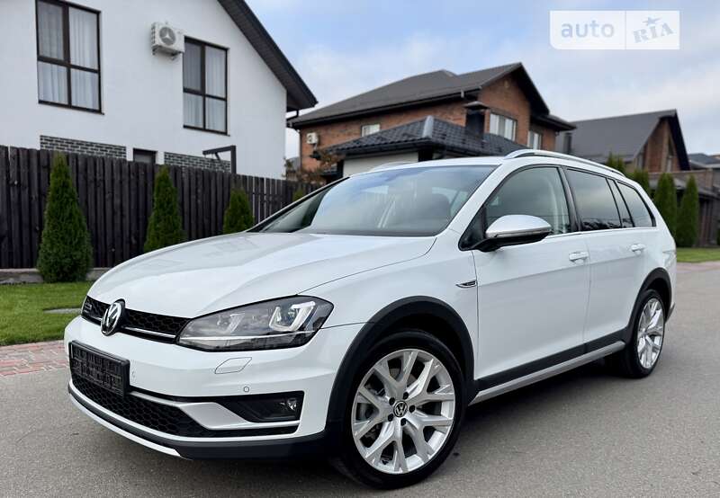 Универсал Volkswagen Golf Alltrack 2016 в Киеве