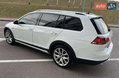 Универсал Volkswagen Golf Alltrack 2017 в Киеве