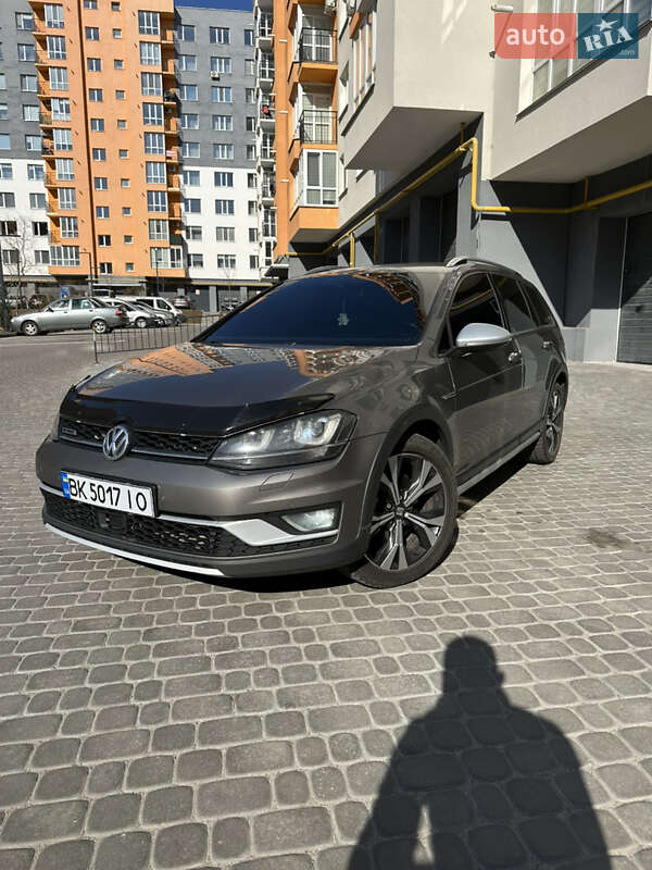 Универсал Volkswagen Golf Alltrack 2016 в 