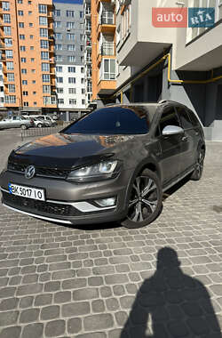 Универсал Volkswagen Golf Alltrack 2016 в 