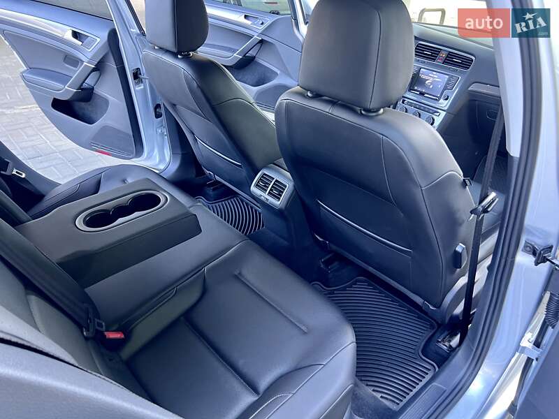 Универсал Volkswagen Golf Alltrack 2016 в Запорожье