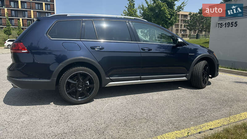 Универсал Volkswagen Golf Alltrack 2016 в Киеве