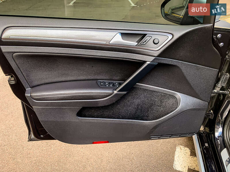 Универсал Volkswagen Golf Alltrack 2017 в Киеве