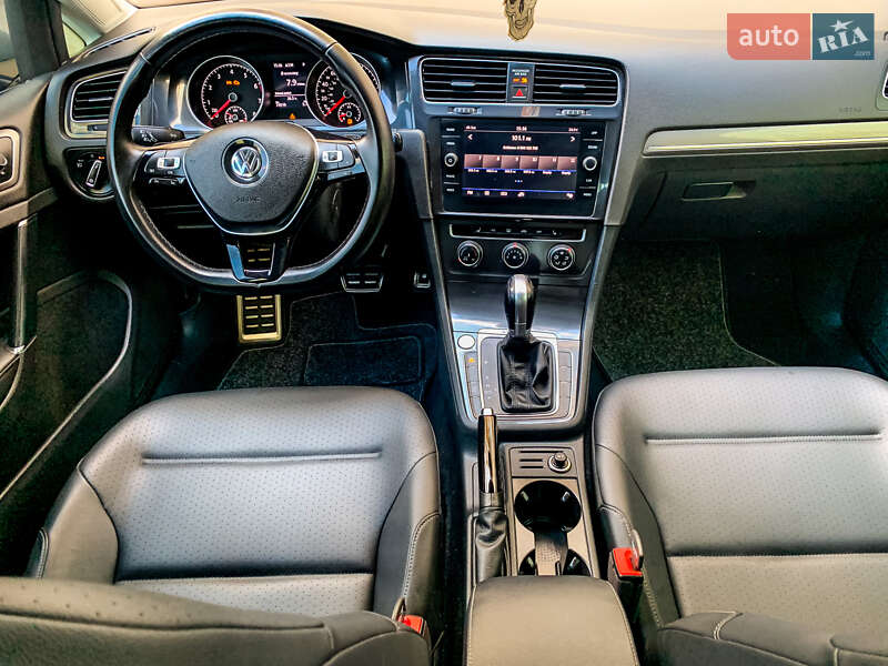 Универсал Volkswagen Golf Alltrack 2017 в Киеве