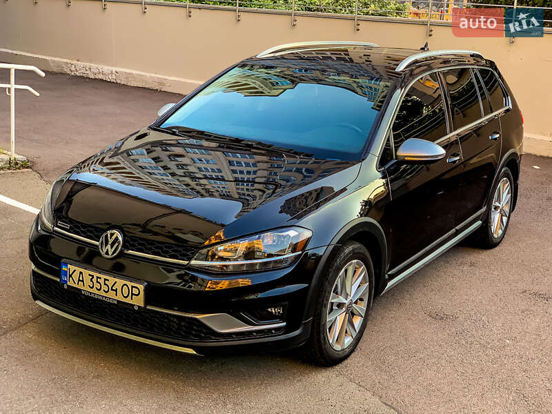 Универсал Volkswagen Golf Alltrack 2017 в Киеве