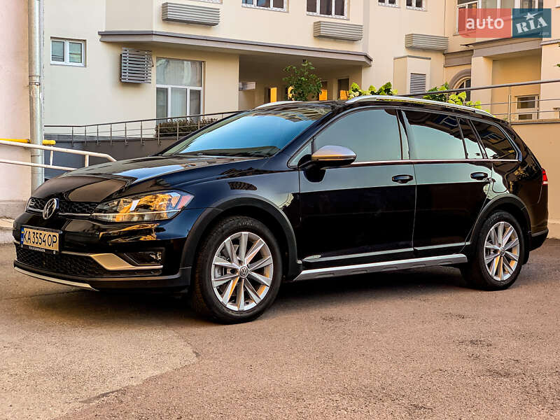 Универсал Volkswagen Golf Alltrack 2017 в Киеве