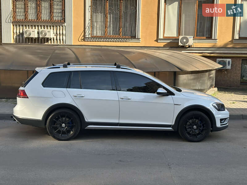 Универсал Volkswagen Golf Alltrack 2016 в Одессе