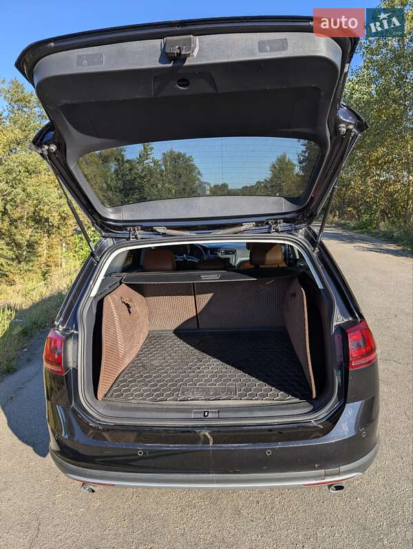 Универсал Volkswagen Golf Alltrack 2017 в Киеве