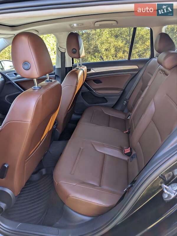 Универсал Volkswagen Golf Alltrack 2017 в Киеве