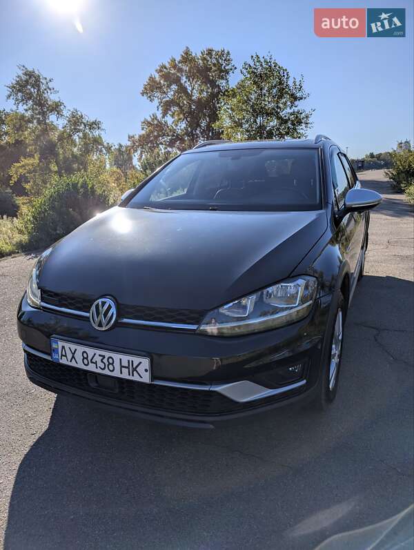 Универсал Volkswagen Golf Alltrack 2017 в Киеве