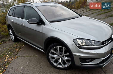 Универсал Volkswagen Golf Alltrack 2015 в Киеве