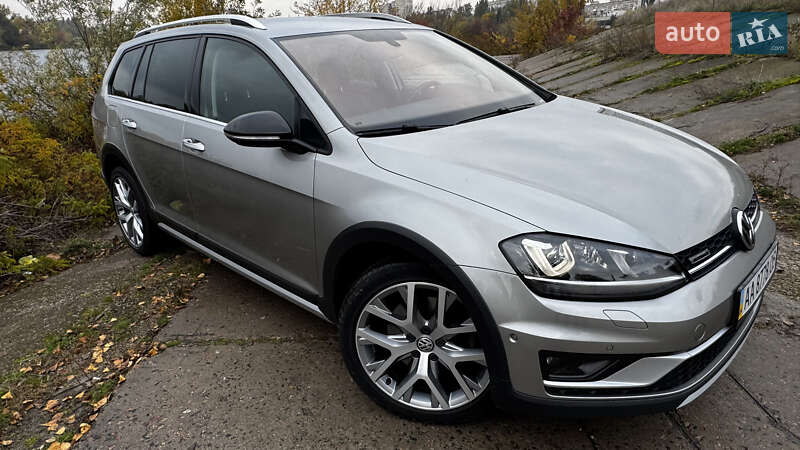 Универсал Volkswagen Golf Alltrack 2015 в Киеве