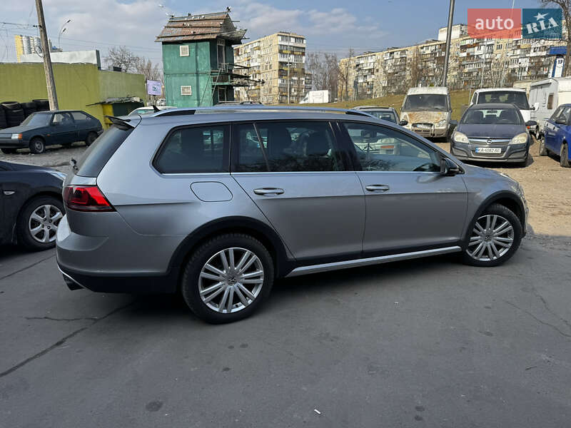 Универсал Volkswagen Golf Alltrack 2015 в Киеве