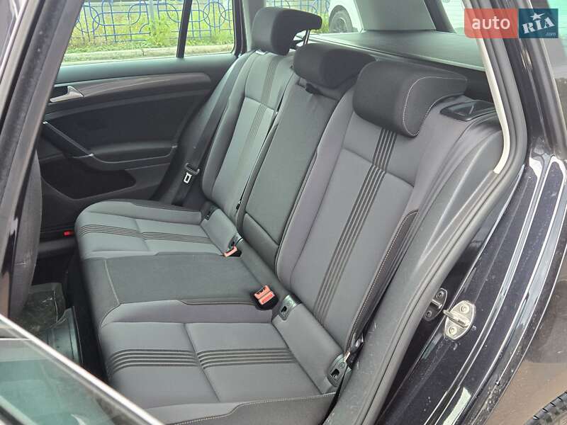 Универсал Volkswagen Golf Alltrack 2016 в Киеве