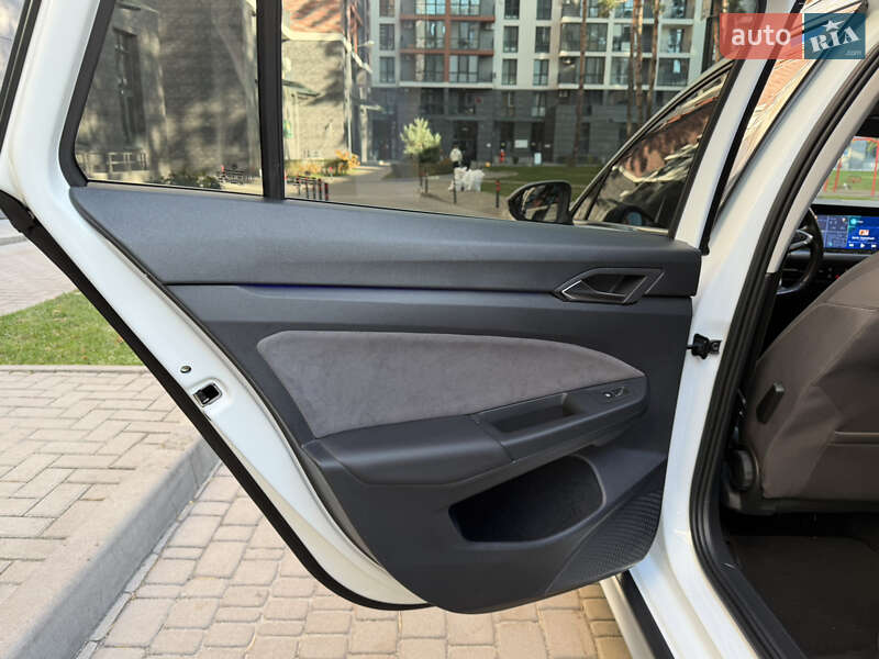 Универсал Volkswagen Golf Alltrack 2023 в Броварах