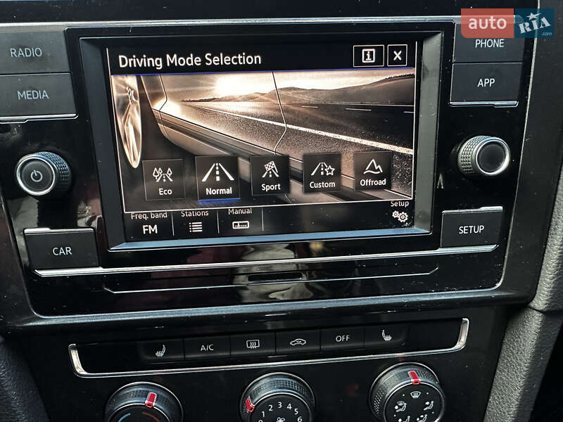 Универсал Volkswagen Golf Alltrack 2019 в Хусте