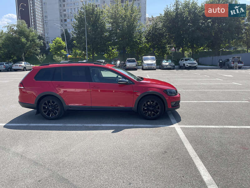 Универсал Volkswagen Golf Alltrack 2019 в Киеве