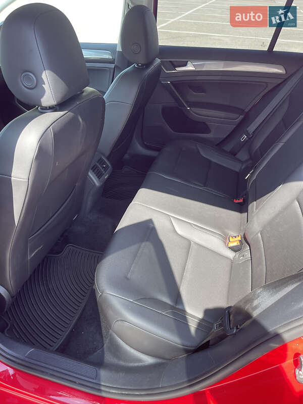 Универсал Volkswagen Golf Alltrack 2019 в Киеве