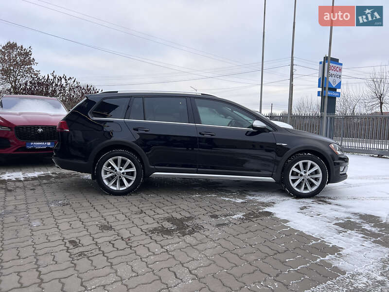 Универсал Volkswagen Golf Alltrack 2017 в Нововолынске