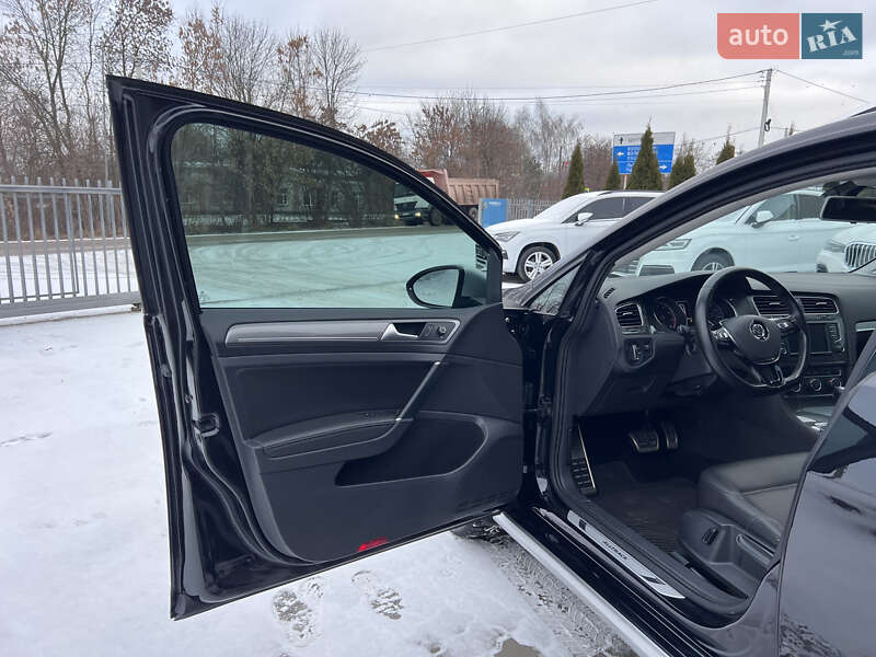 Универсал Volkswagen Golf Alltrack 2017 в Нововолынске