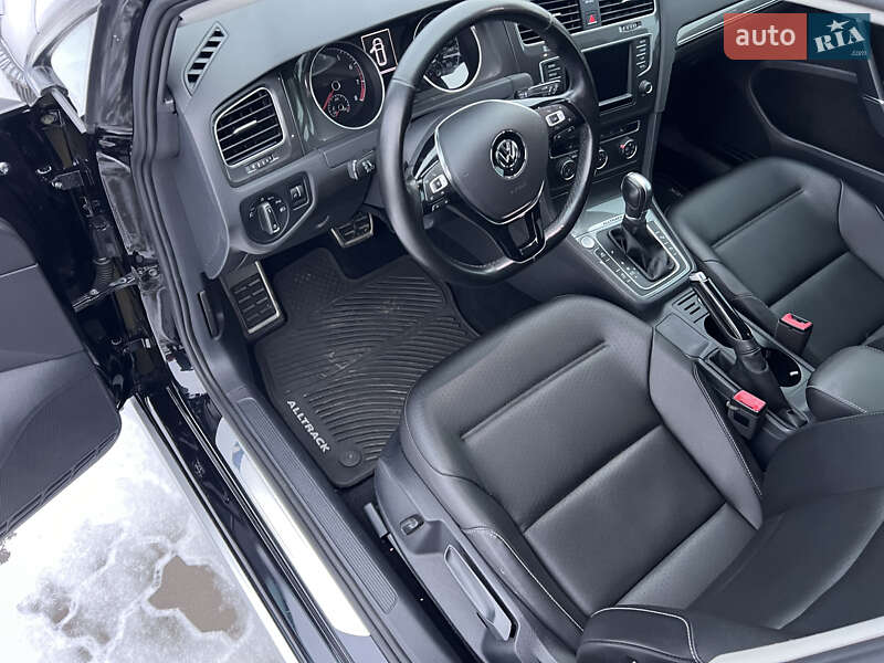 Универсал Volkswagen Golf Alltrack 2017 в Нововолынске