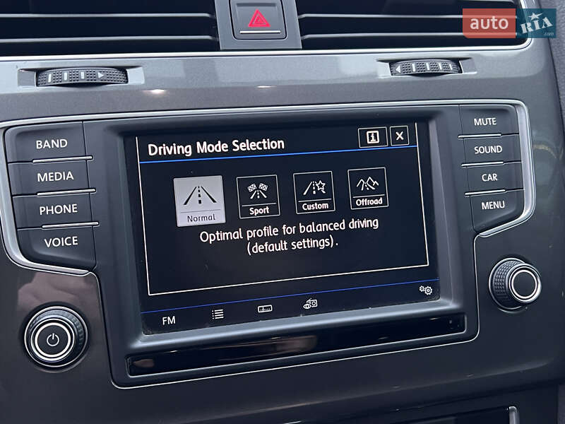 Универсал Volkswagen Golf Alltrack 2017 в Нововолынске