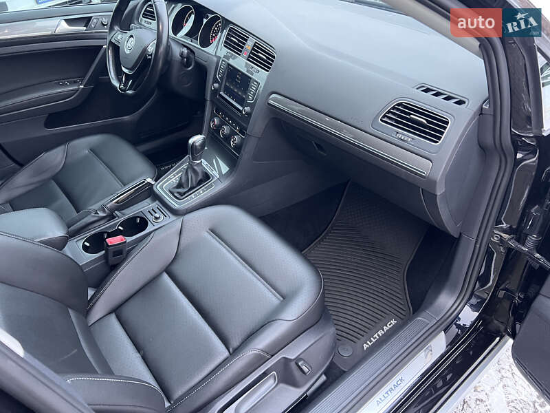 Универсал Volkswagen Golf Alltrack 2017 в Нововолынске