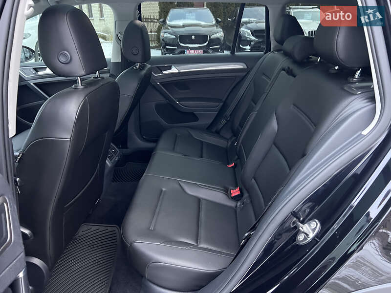 Универсал Volkswagen Golf Alltrack 2017 в Нововолынске