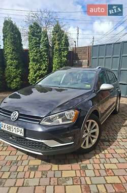 Универсал Volkswagen Golf Alltrack 2016 в Киеве