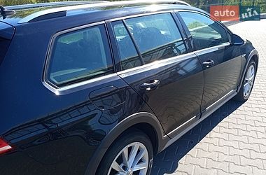 Универсал Volkswagen Golf Alltrack 2016 в Киеве
