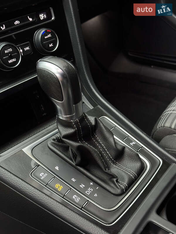 Универсал Volkswagen Golf GTD 2016 в Киеве