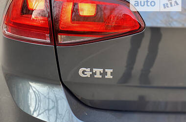 Хетчбек Volkswagen Golf GTI 2015 в Ужгороді