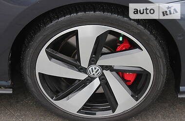 Хэтчбек Volkswagen Golf GTI 2018 в 